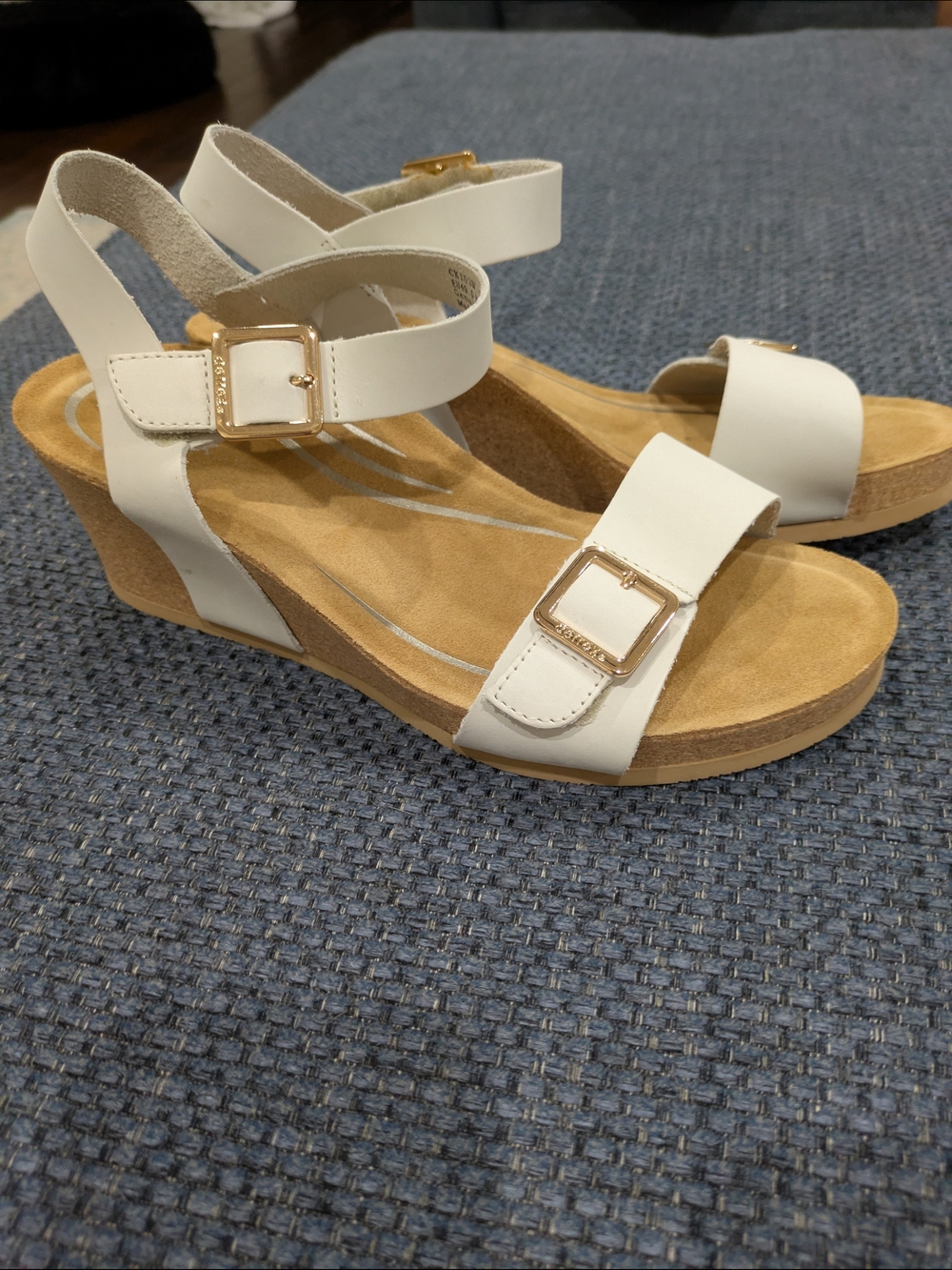 Aetrex White Wedge Sandals with Gold Buckles - Picture 3 of 5